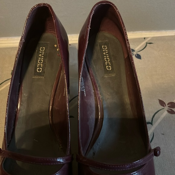 Divided Shoes - Picture 2 of 7